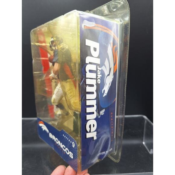 Denver Broncos Quarterback JAKE PLUMMER Action Figure-McFarlane. Blue Jersey - Picture 6 of 9